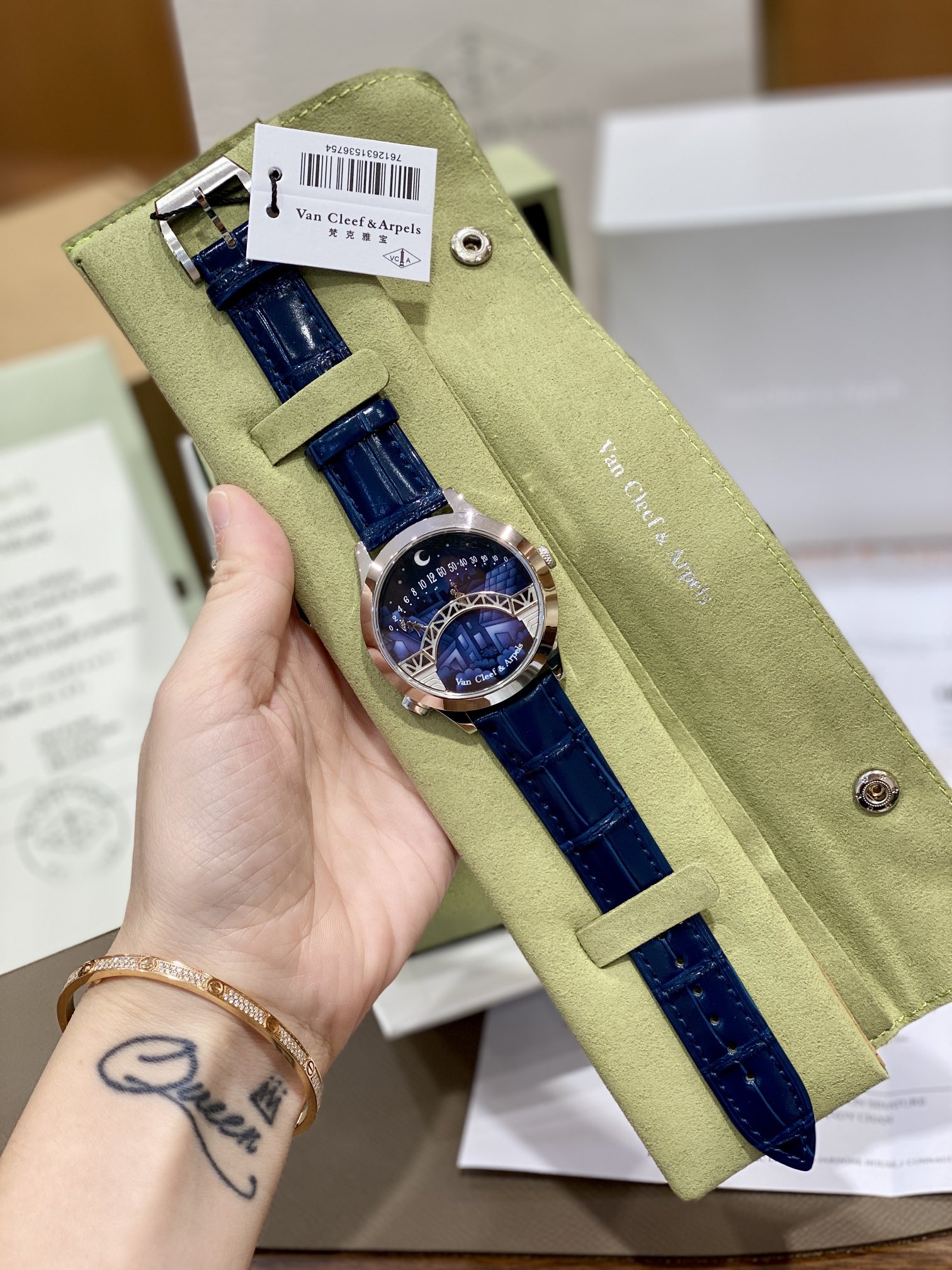 Van Cleef & Arpels 42mm Watch 15858