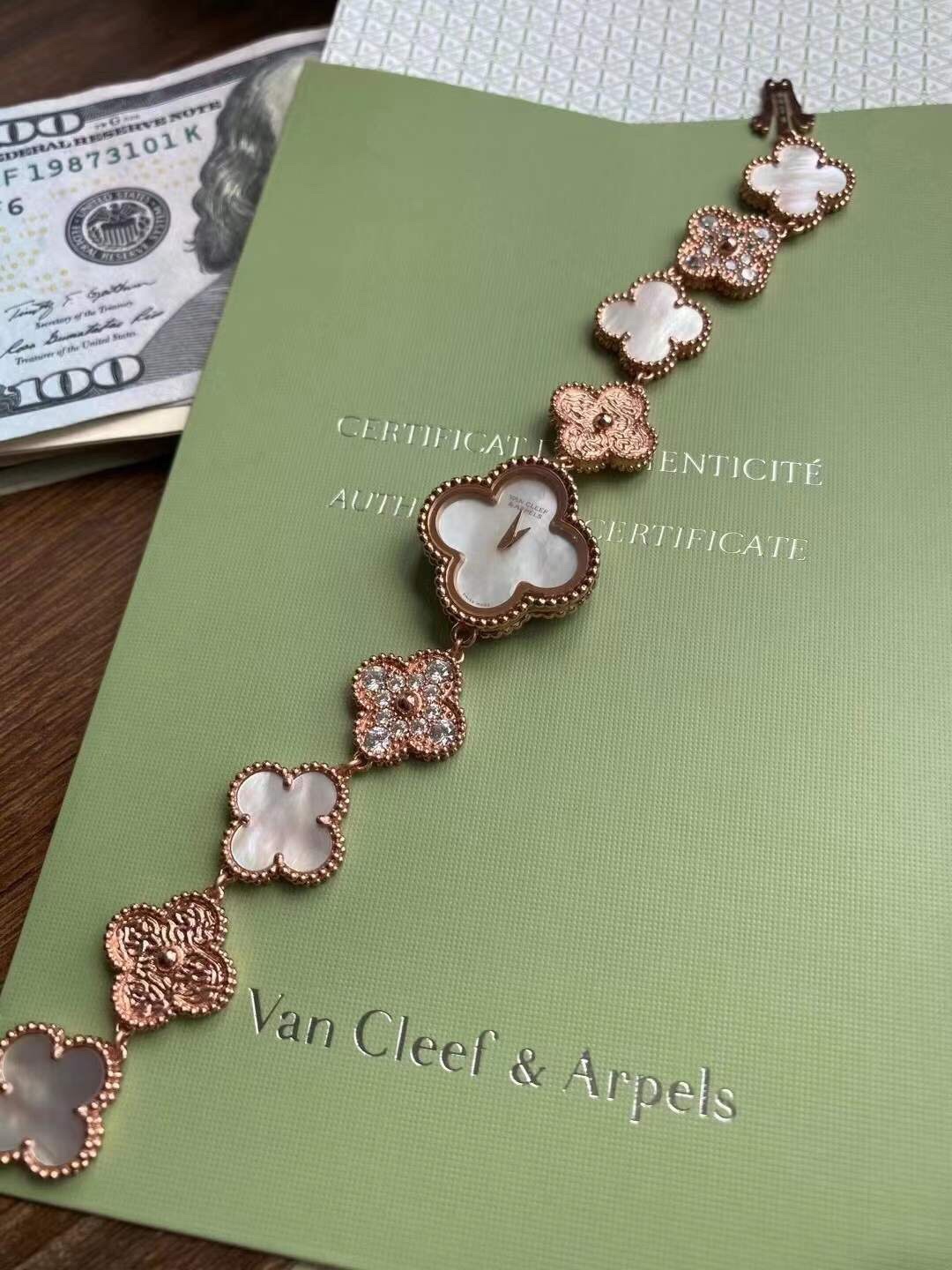 Van Cleef & Arpels Black 1042 22.7mm