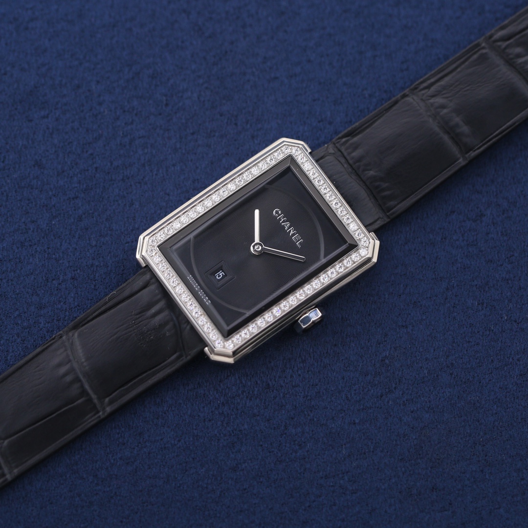 Chanel Black 33mm