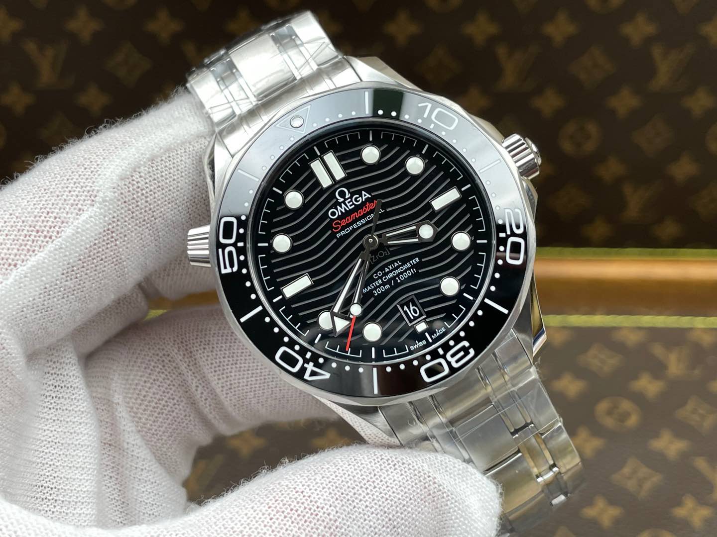 Omega Seamaster Black VS