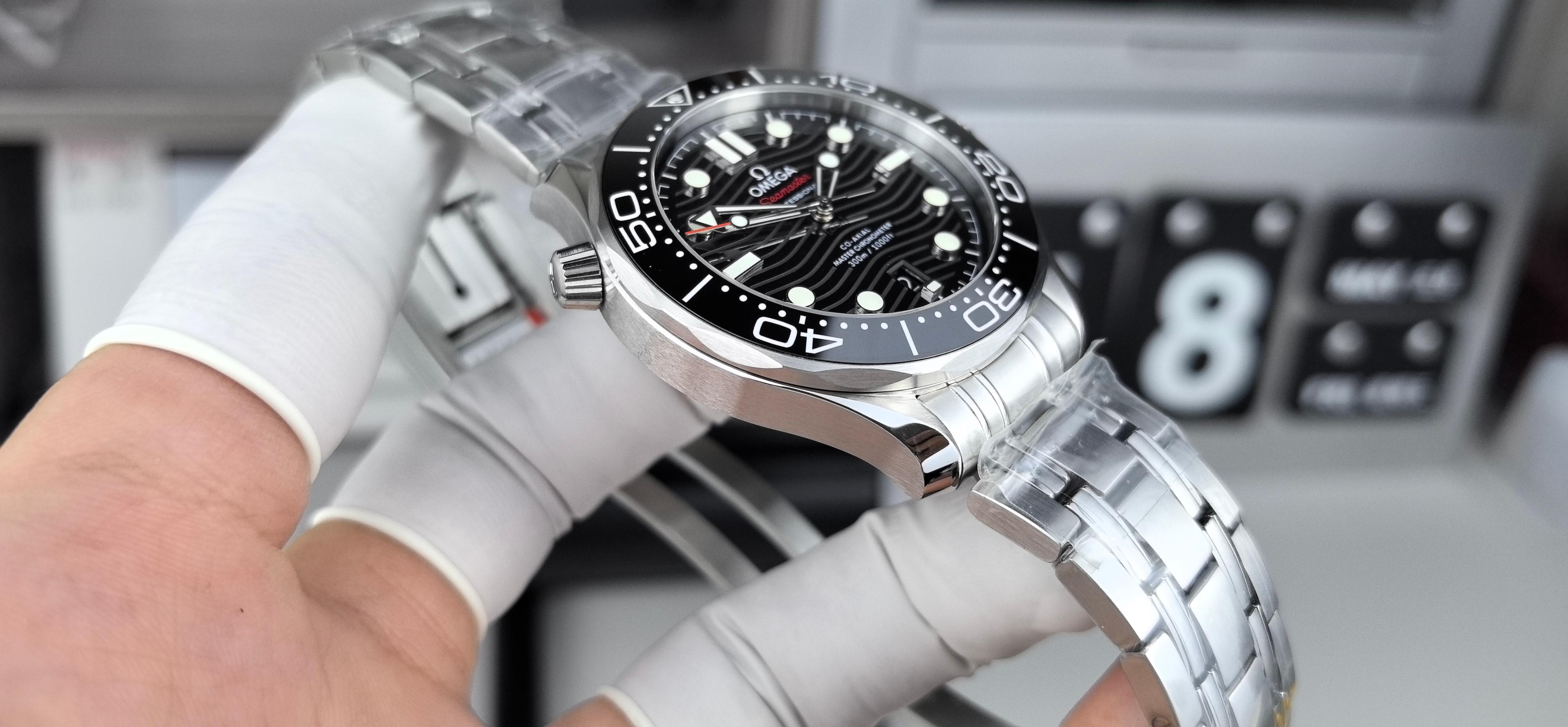 Omega Seamaster Black VS