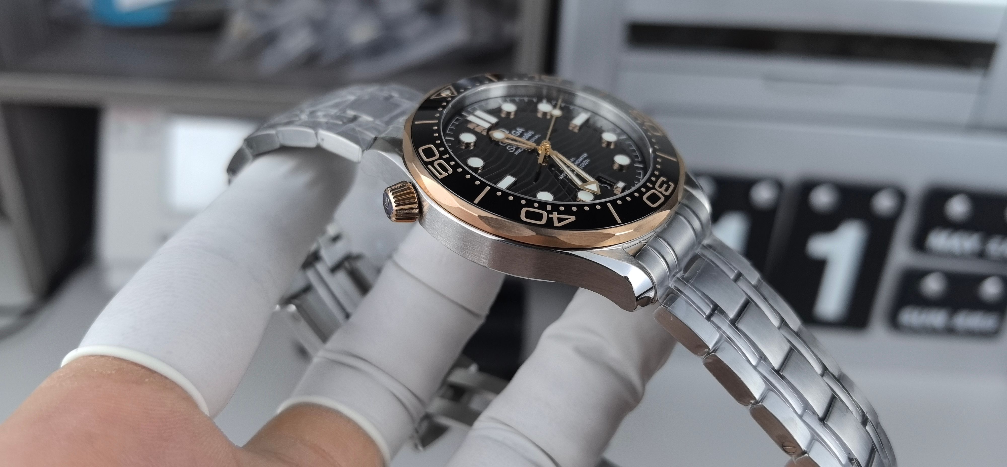Omega Seamaster Black VS