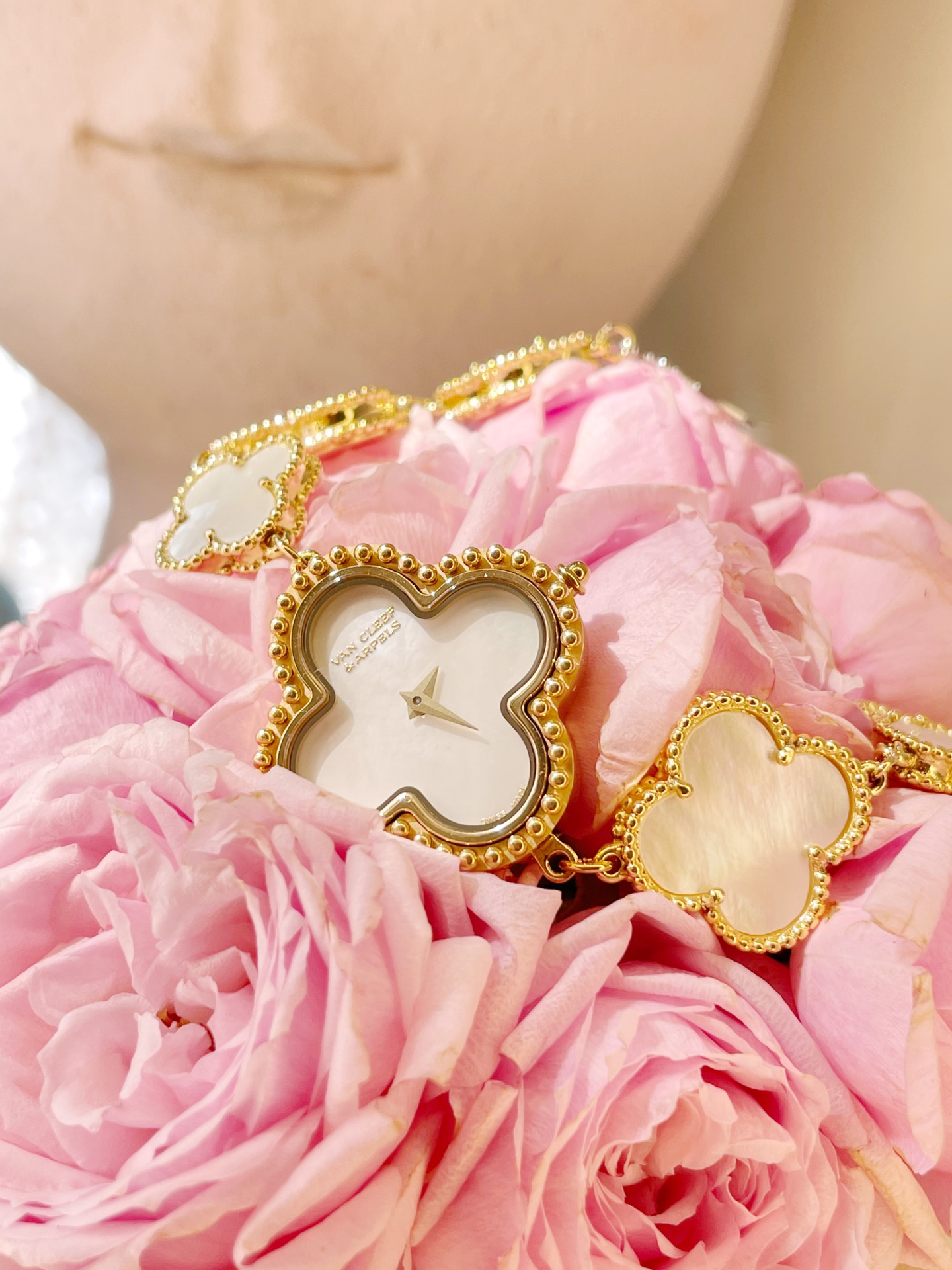 Van Cleef & Arpels White 27mm