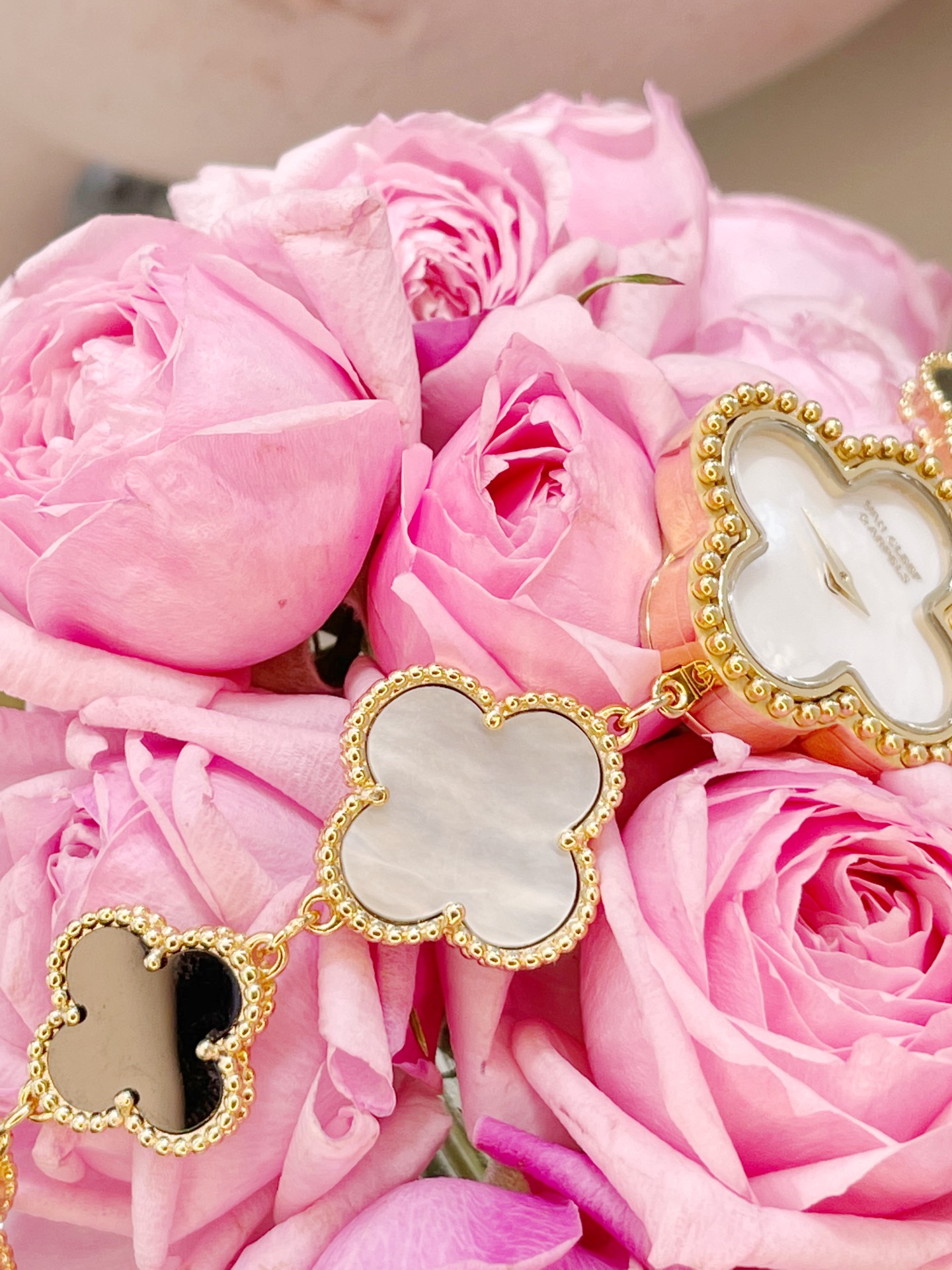 Van Cleef & Arpels White 27mm