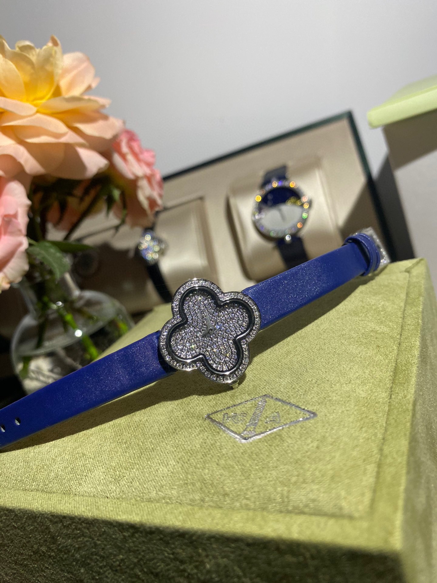 Van Cleef & Arpels 27mm Watch 16176