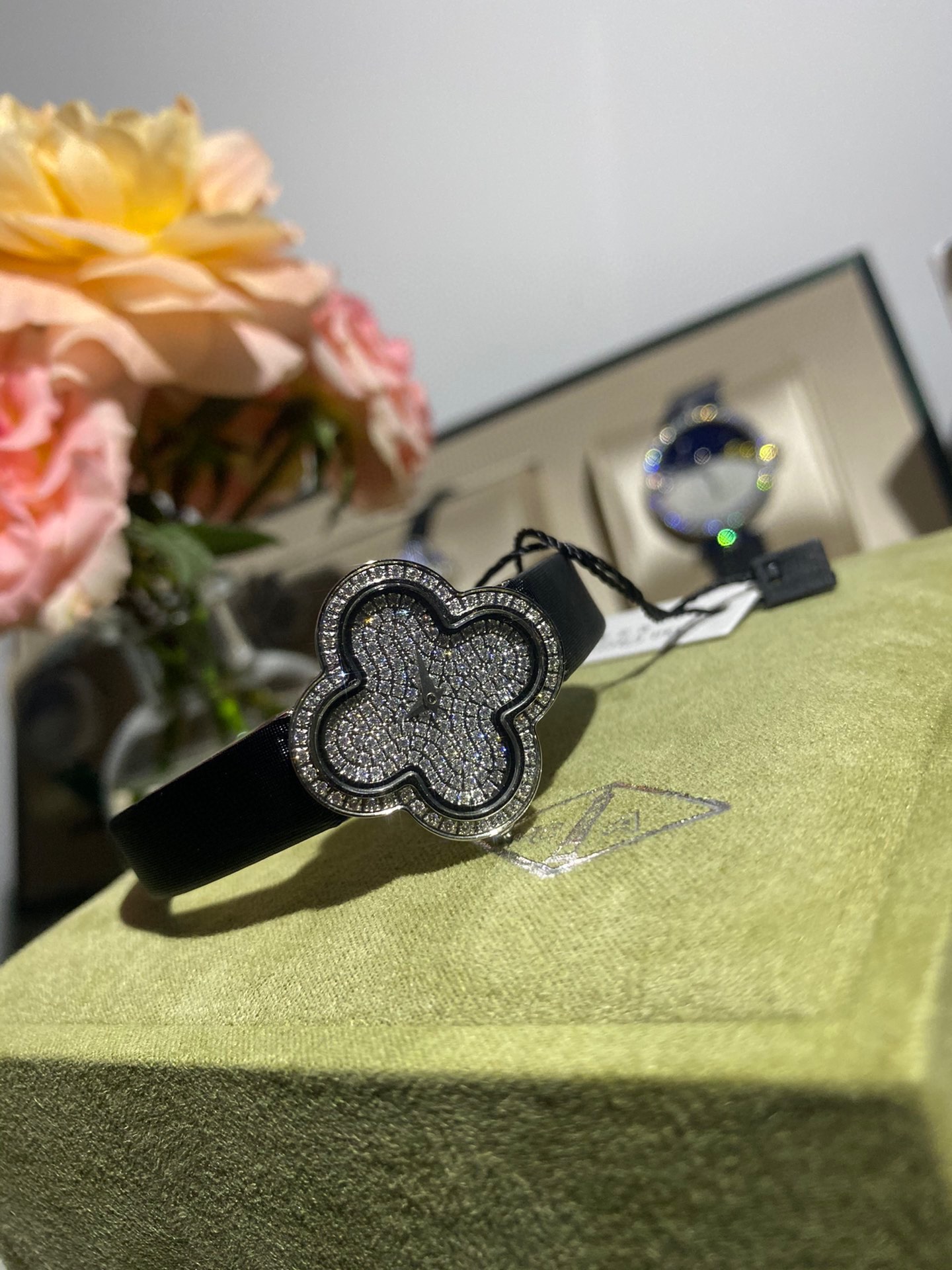 Van Cleef & Arpels 27mm Watch 16177