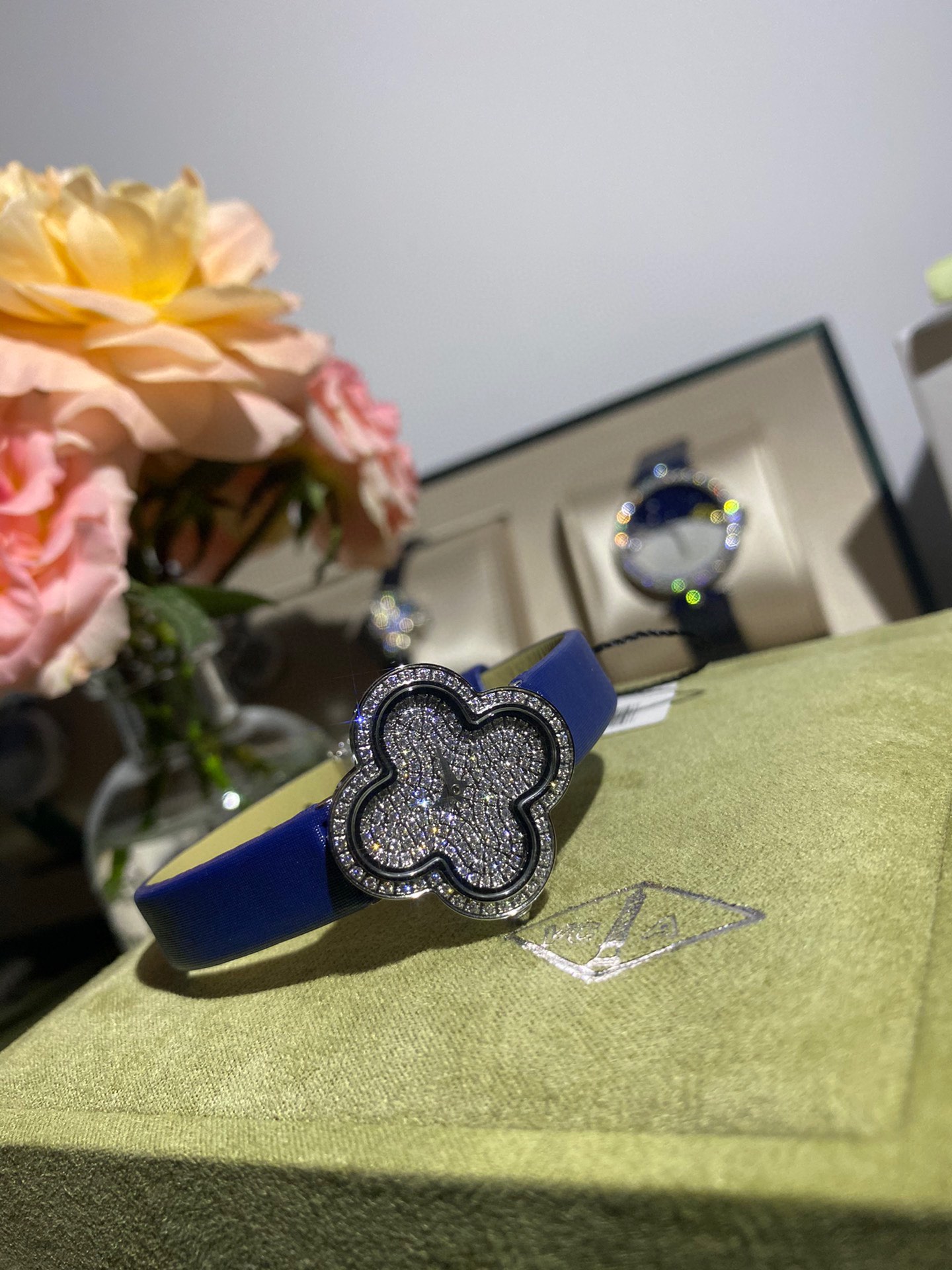 Van Cleef & Arpels 27mm Watch 16179