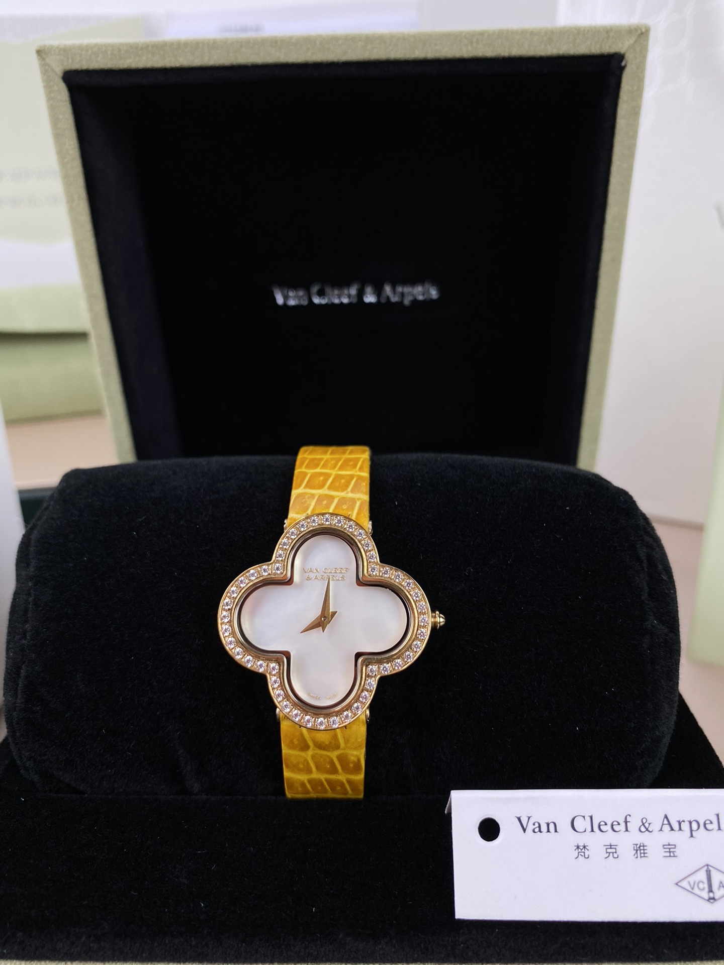 Van Cleef & Arpels White 30mm