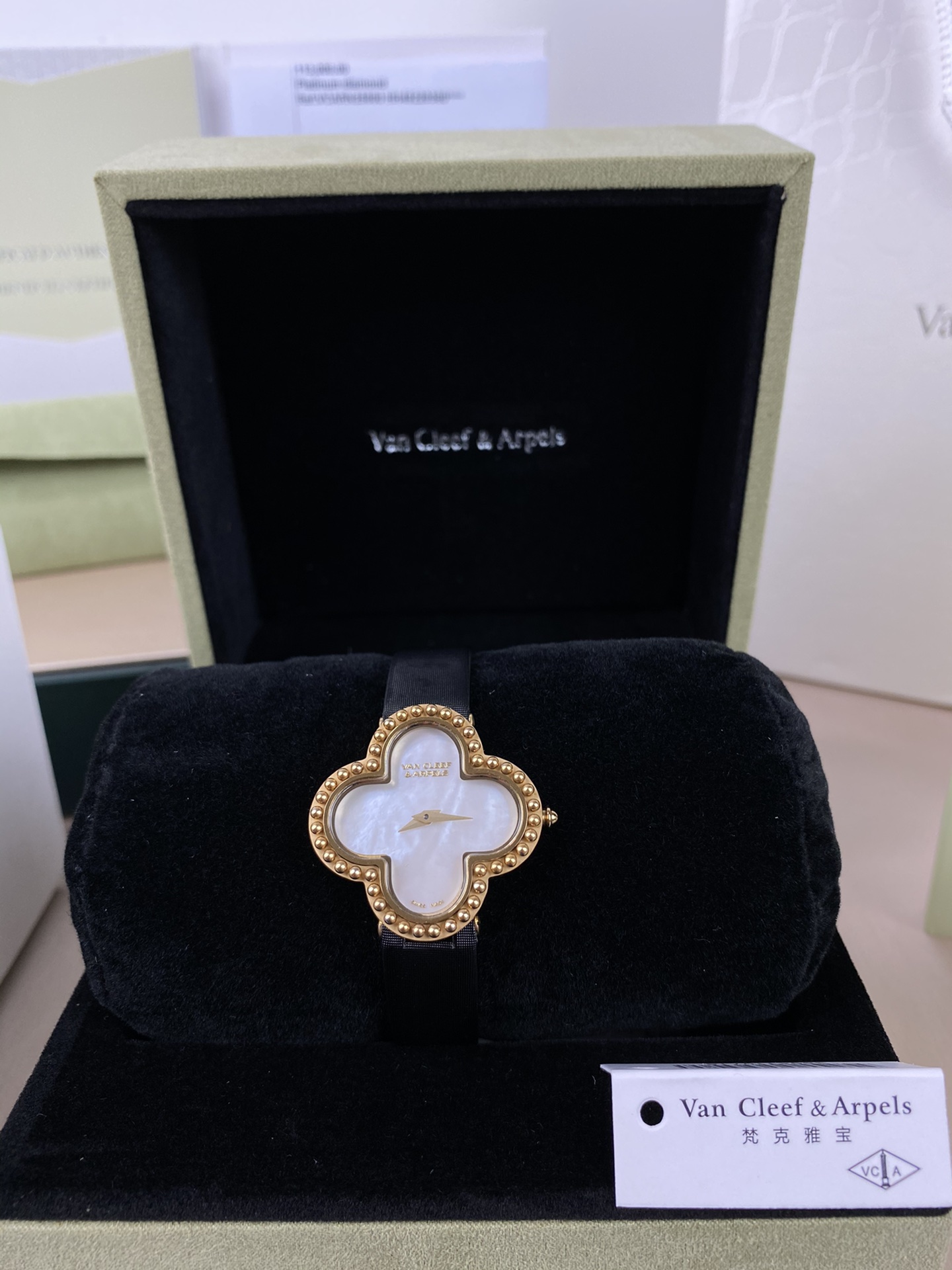 Van Cleef & Arpels White 30mm